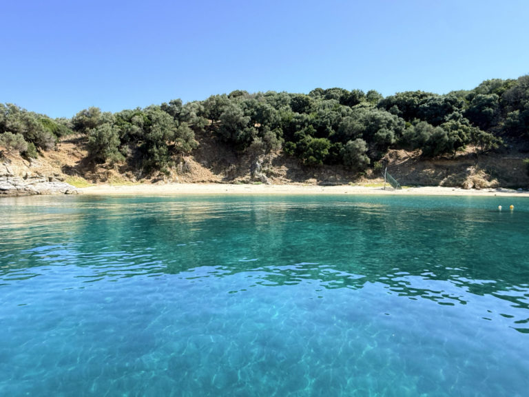 Stavros: 4 hours boat trip morning escape